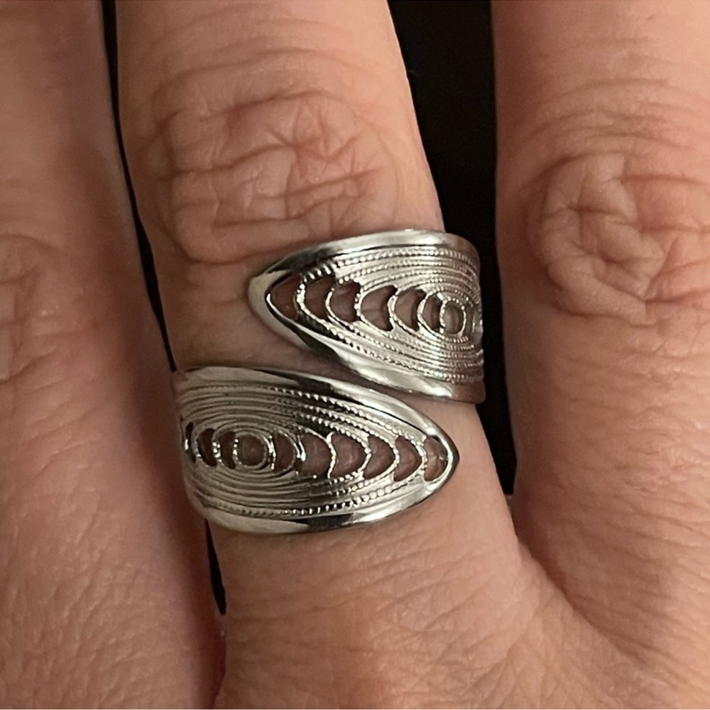 Sarah Coventry signed silver tone filigree size 8.0 ring - Picture 1 of 4